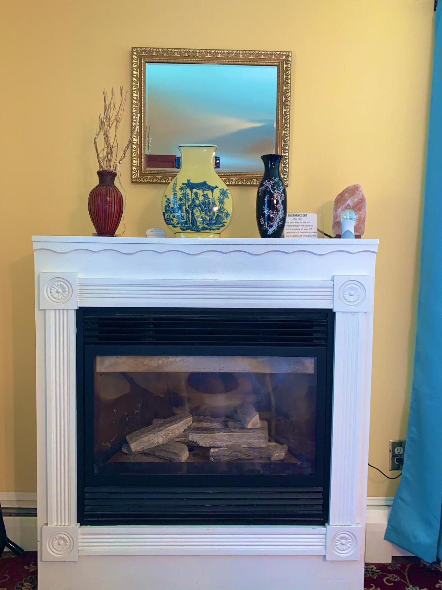 Artful Lodger Newport Room photo